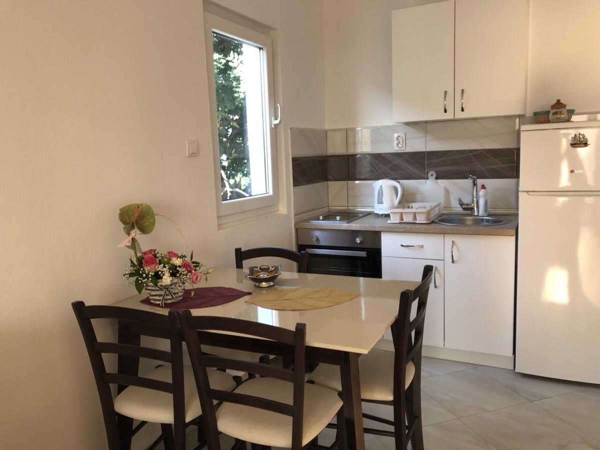Apartmani Roganovic 루시티차 외부 사진